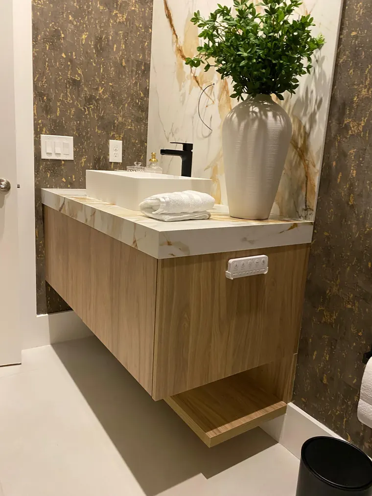 Powder room in wood and stone