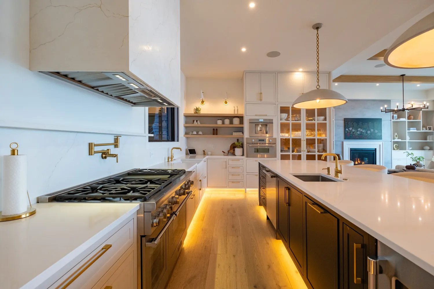 Range wall with integrated lighting